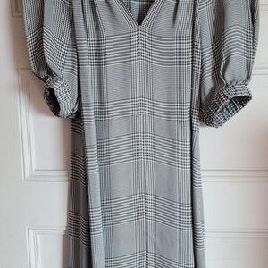 Lewit women’s black and white 
Plaid dress - size 8